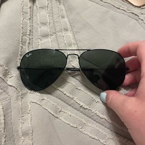 Black ray ban aviator sunglasses